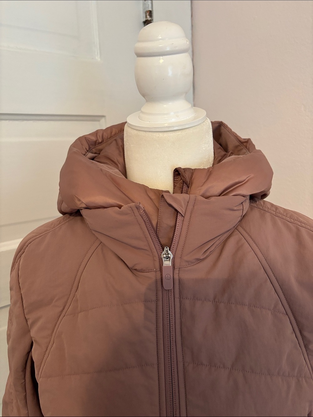 lululemon athletica Women's Hooded Puffer Jacket - Mauve - Picture 3 of 15